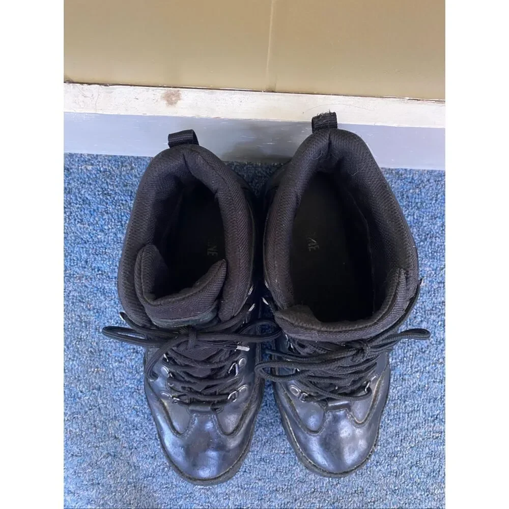 Wolverine men 10.5 waterproof tie up work boots w/skid proof soles black
